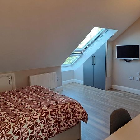 Sands House - Luxury Modern Studios With Secure Parking In Epsom, Surrey Bilik gambar