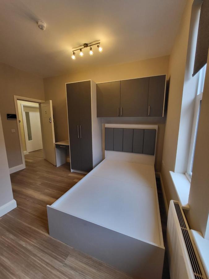 Sands House - Luxury Modern Studios With Secure Parking In Epsom, Surrey Bilik gambar