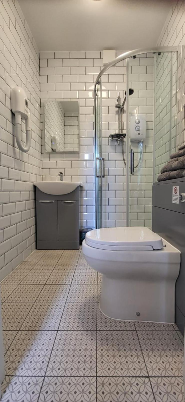Sands House - Luxury Modern Studios With Secure Parking In Epsom, Surrey Bilik gambar