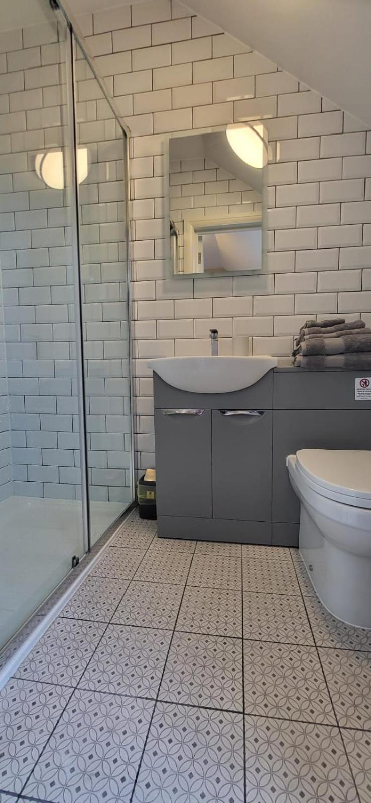 Sands House - Luxury Modern Studios With Secure Parking In Epsom, Surrey Bilik gambar